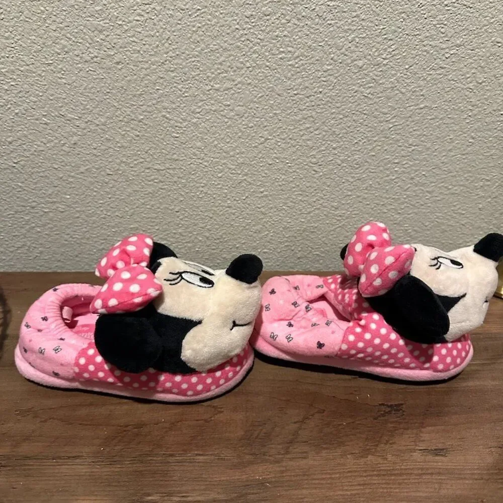 NWOT Minnie Mouse Pink Slippers with Minnie Head Size 9/10